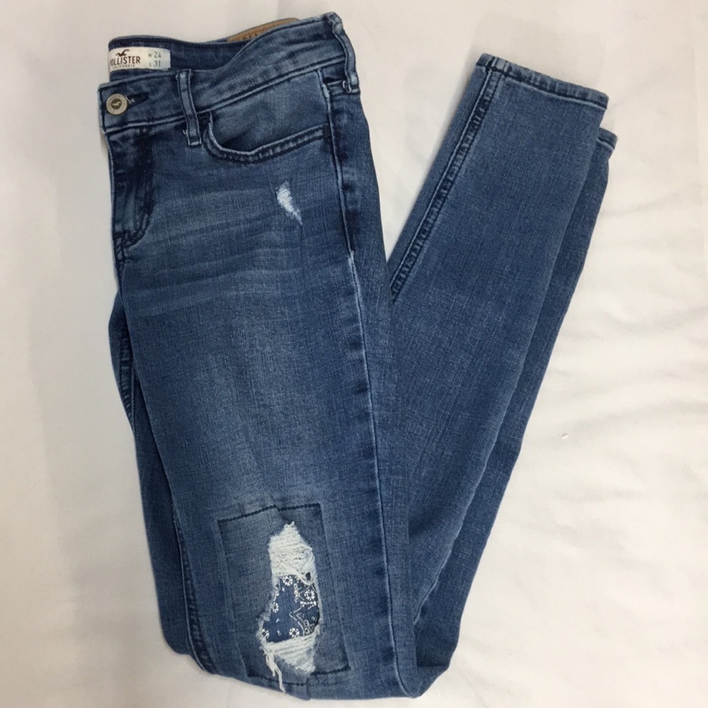 Hollister Women’s Mid-Wash Low-Rise Skinny Jeans With Patches Size 24 Like-NEW